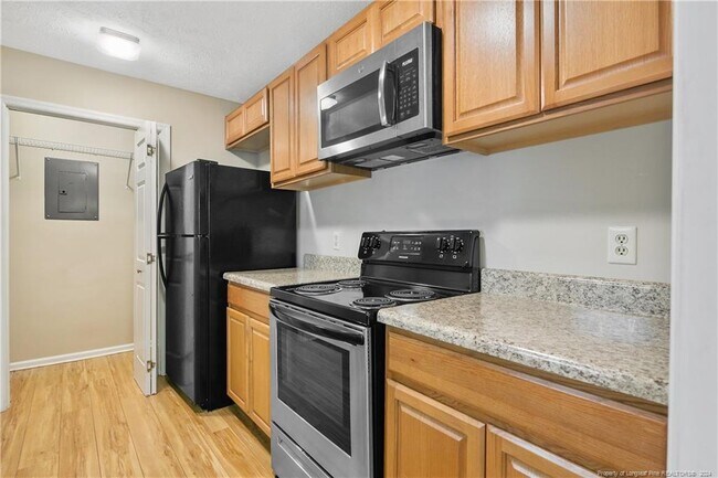 Building Photo - 283 Waterdown Dr