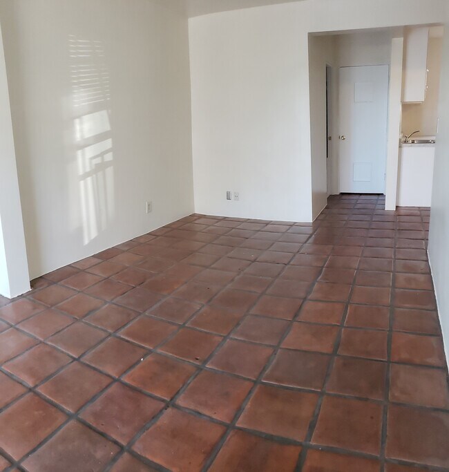 Front/Living Room - From entryway - 115 Chautauqua Blvd