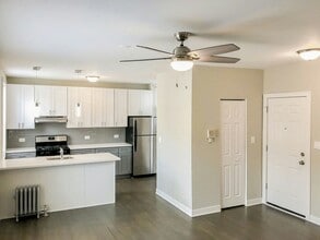Building Photo - 5210 N Damen Ave