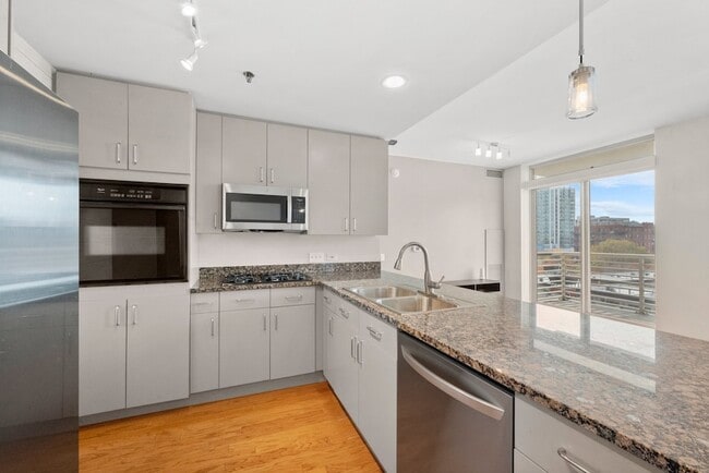 Building Photo - 1515 S Prairie Ave