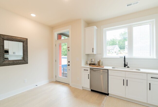 Foto del edificio - 2 Bedroom Townhome in Northshore Chattanooga