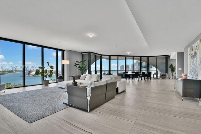 Foto del edificio - 1000 Biscayne Blvd