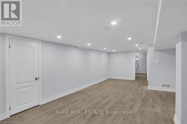 Building Photo - 7 Holden Ave