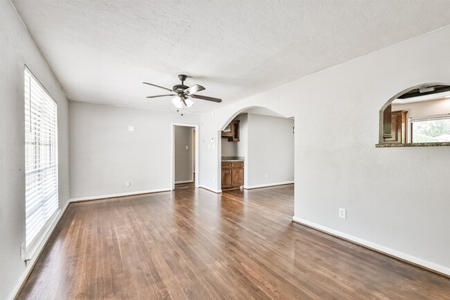 Building Photo - 7106 Pinetex Dr