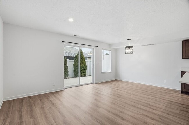 Building Photo - 1506 N Michigan Ln