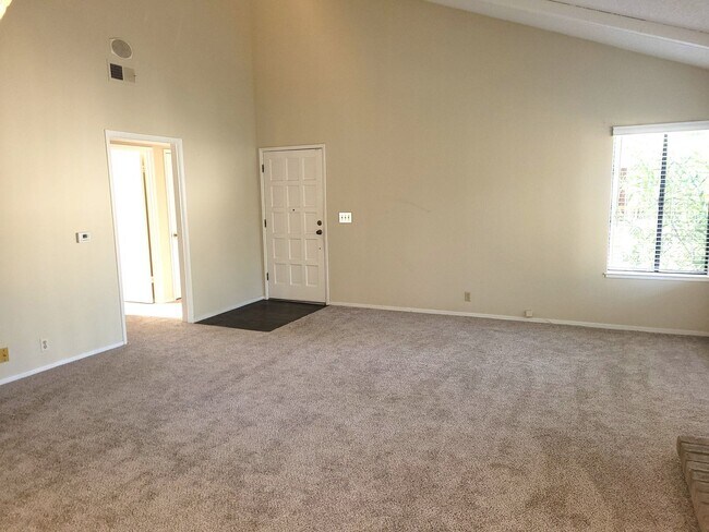 Foto del edificio - Saratoga 2 Bedroom Upstairs Unit in Great Complex!