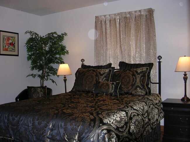 Foto del edificio - 1205 W Bloomington Rd