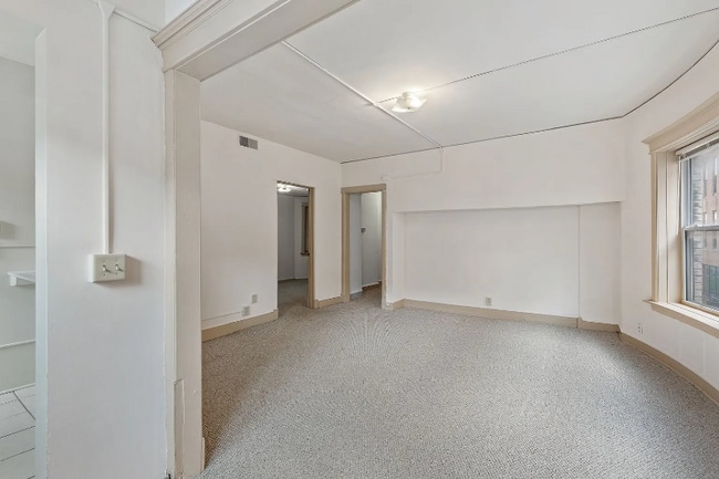 Foto del edificio - 2311 W Wisconsin Ave