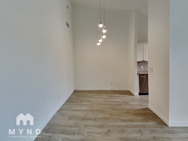 Building Photo - 828 S Langley Ave