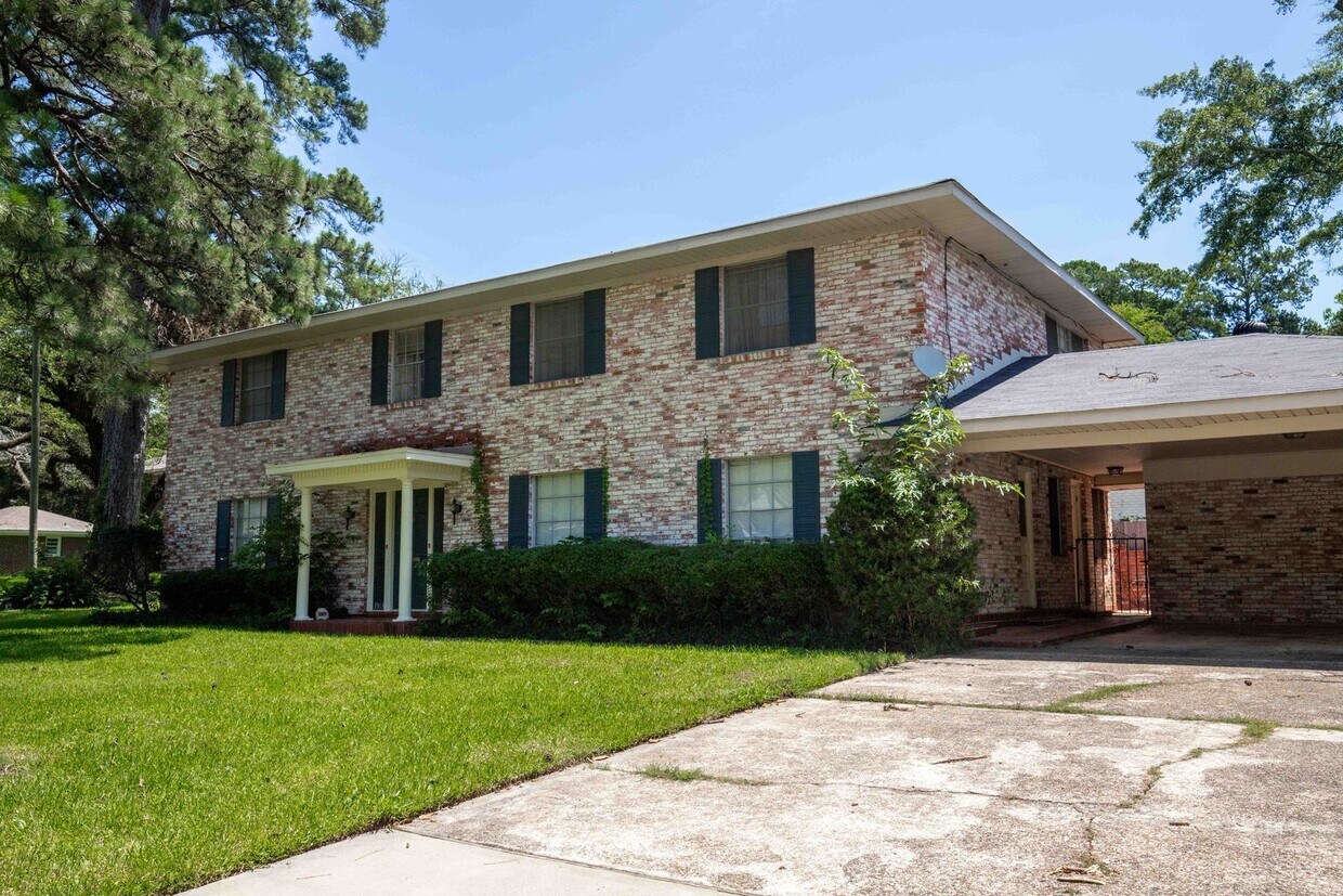 Foto principal - Charming 2 bedroom/2 bathroom Downstairs Unit