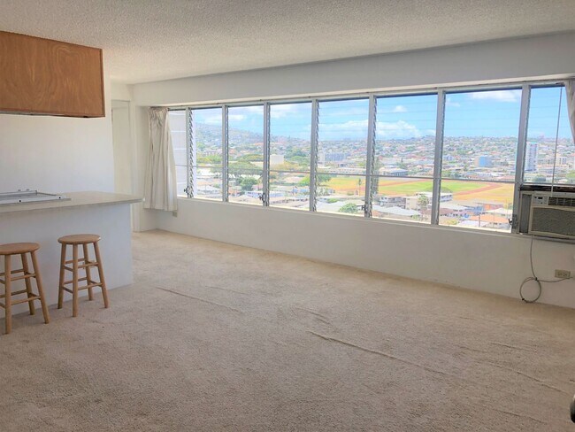 Foto del edificio - One bedroom corner unit at Regency Tower 1502