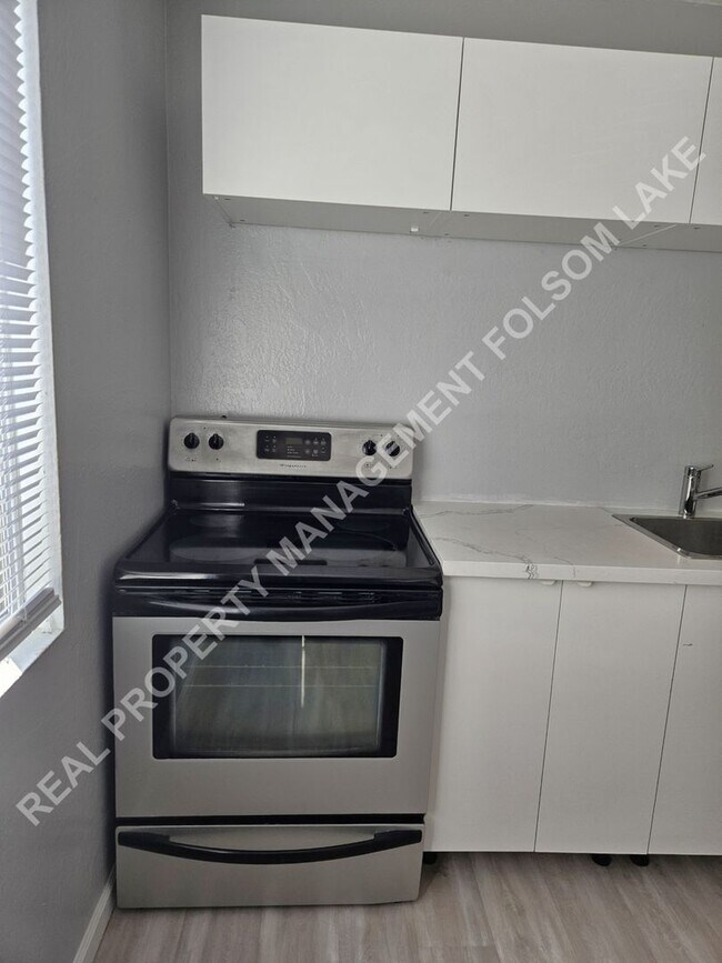 Foto del edificio - Cozy 1 Bedroom Duplex in Historic Folsom