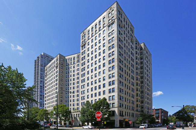 Foto del edificio - 2000 N Lincoln Park W