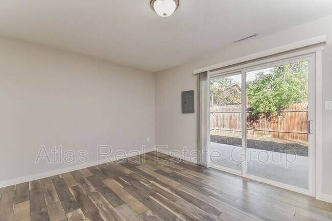 Foto del edificio - 3354 Springnite Dr