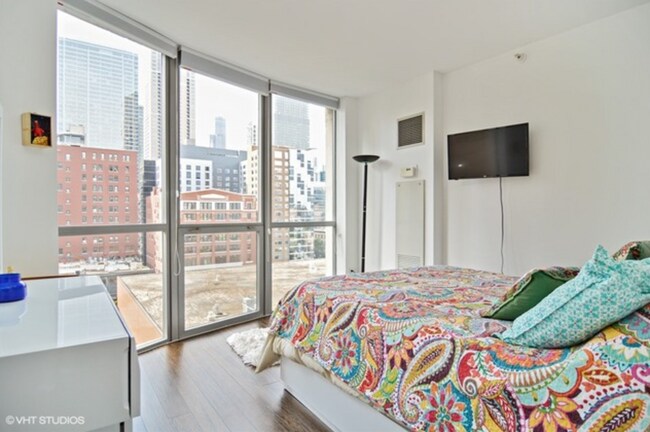 Foto del edificio - 600 N Dearborn St