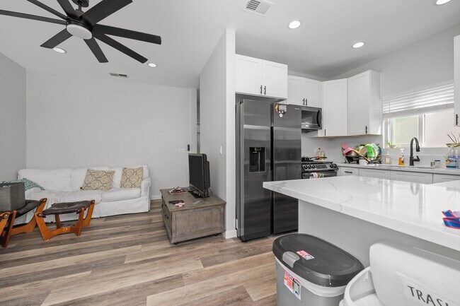 Foto del edificio - 5229 E Falls View Dr