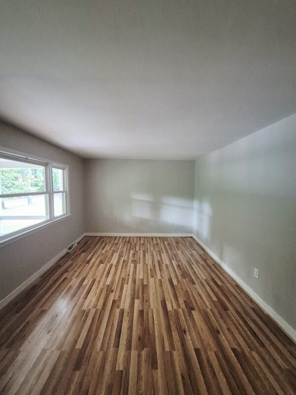 Foto del edificio - 3041 Clintwood Rd