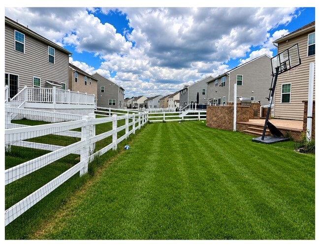 Building Photo - 805 Llanelli Dr