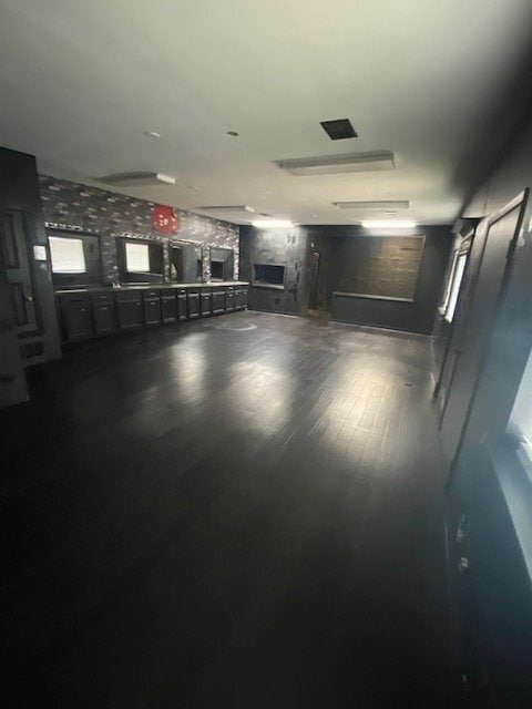 Building Photo - 525 Fort Worth Dr