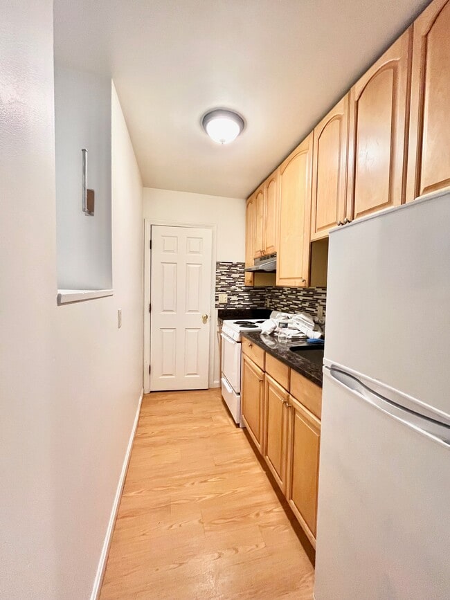 Building Photo - 2 Shepherd Ave