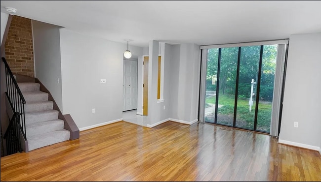 Foto del edificio - 7952 Inverness Ridge Rd