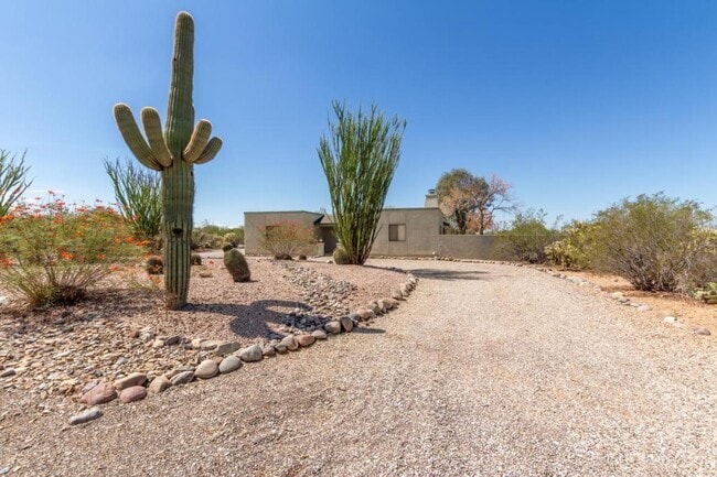 Building Photo - 7880 S Ave De Pina