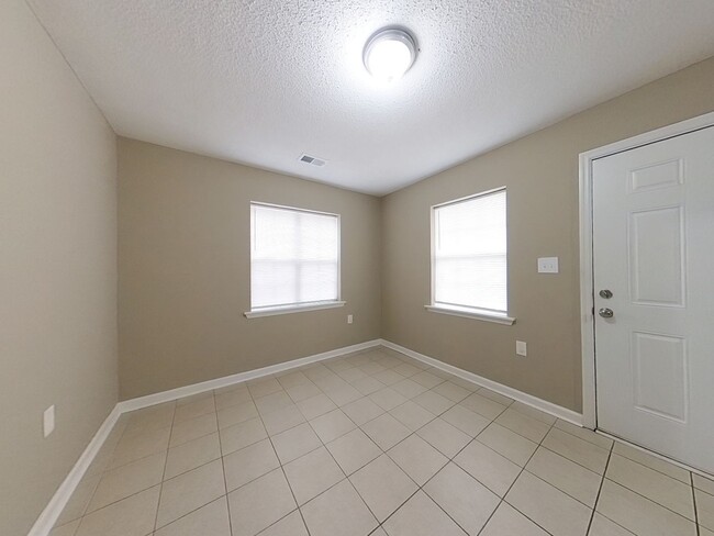 Building Photo - 319 Sumter St NE