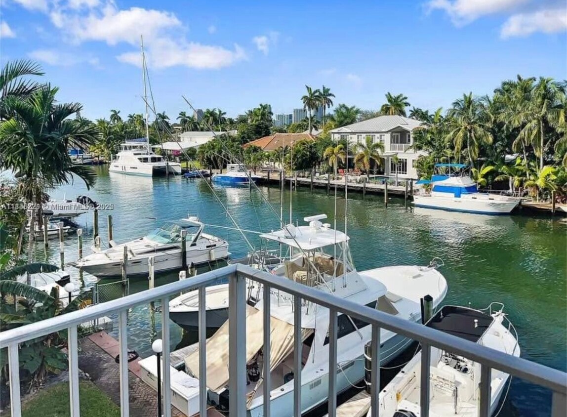 Vista desde el balcón de los vecinos - 1777 SE 15th St