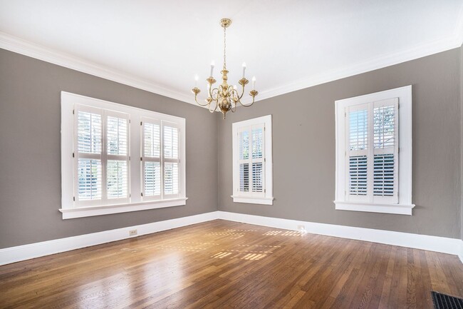 Foto del edificio - 5 bdrm, 3 bath in City of Decatur Schools.