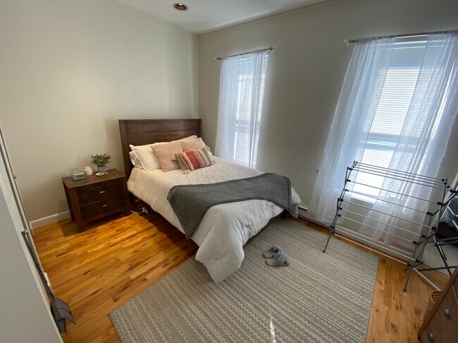 Building Photo - 21 Follen St