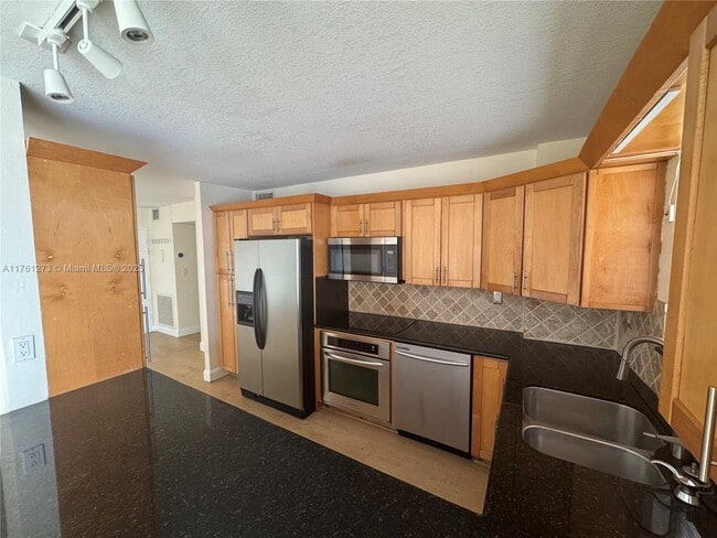 Building Photo - 137 Golden Isles Dr
