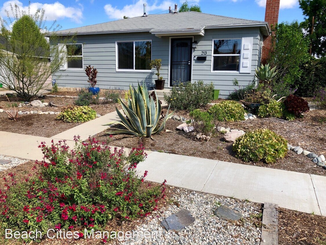 Foto principal - 3 br, 1 bath House - 213 E 45th Street