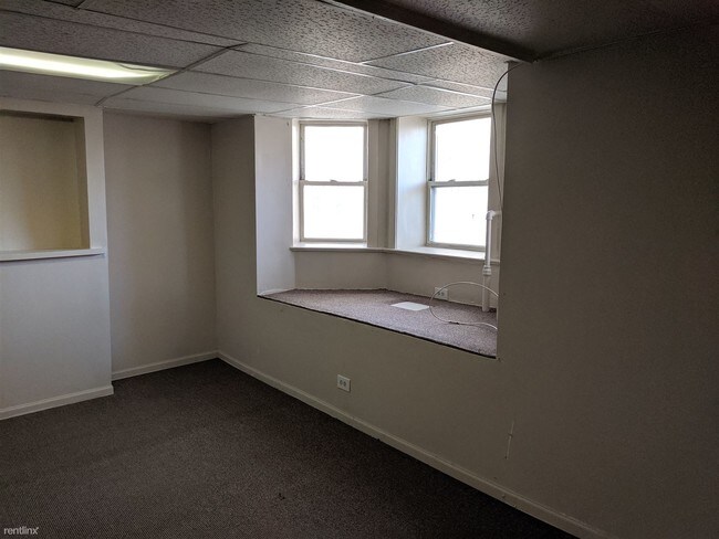 Building Photo - 1 br, 1 bath Apartment - 4911 S Wabash Ave