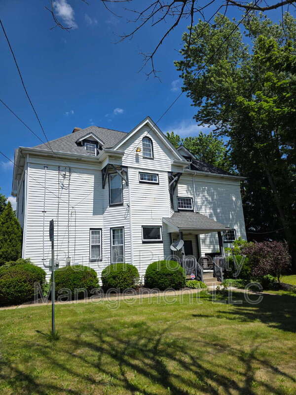 Building Photo - 502 Walnut Ave