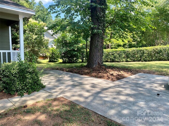 Building Photo - 1227 Rollins Ave