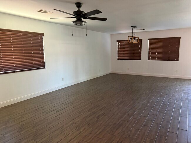Foto del edificio - 5414 Red Wheat Ave