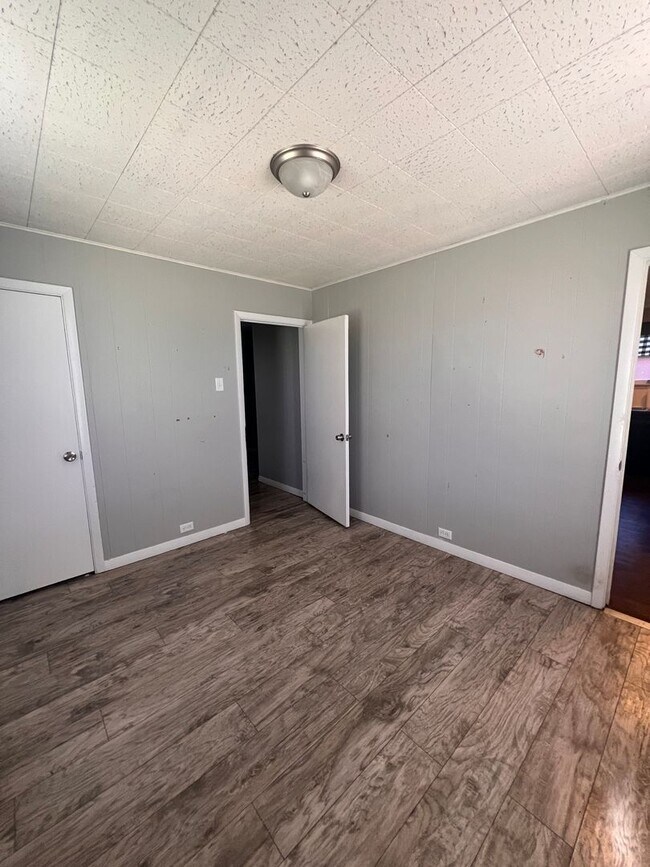 Building Photo - 2 Bedroom 1 Bathroom