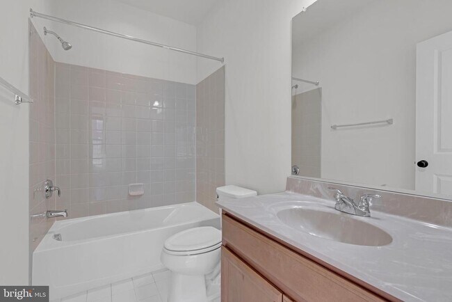 Building Photo - 22554 Cambridgeport Square