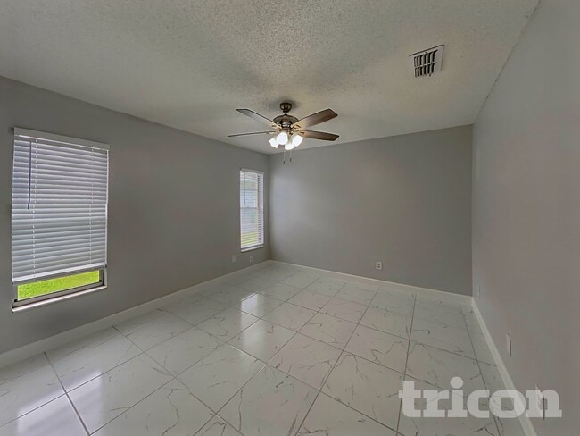 Foto del edificio - 2550 Mill Run Blvd