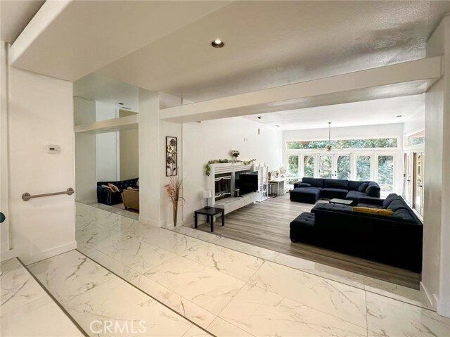 Foto del edificio - 45700 Adler Ln