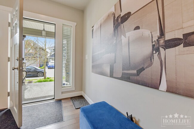 Building Photo - Spacious Luxury 4 Bed + Den Whole Home in Willoughby Heights