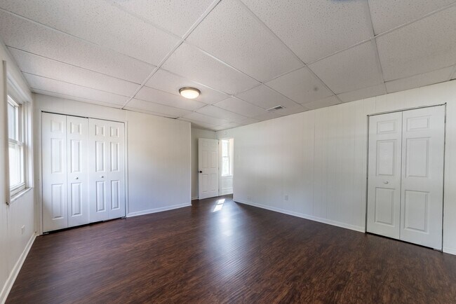 Foto del edificio - AVAILABLE AUGUST 2024 - Completely updated...