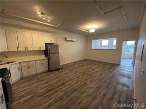 Primary Photo - 102 North St