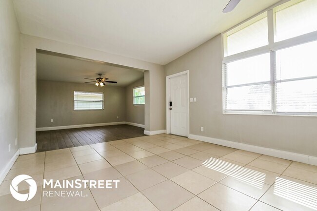 Building Photo - 3521 Schwalbe Dr