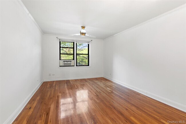 Foto del edificio - 102-32 65th Ave