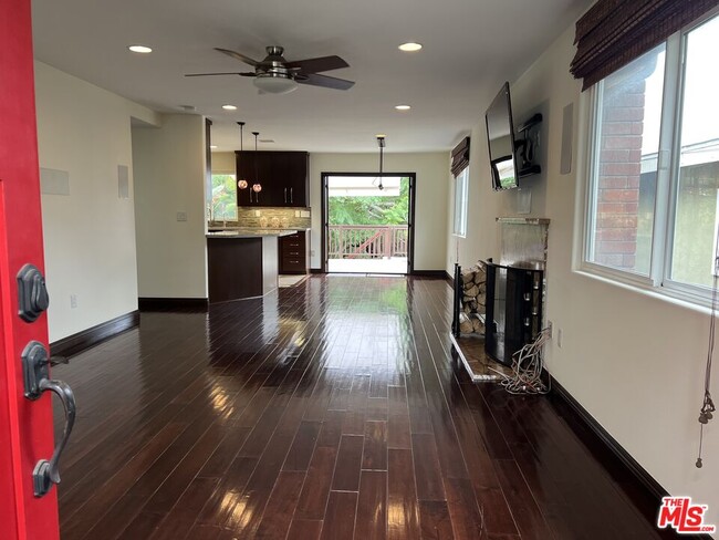 Building Photo - 1019 Camino Real