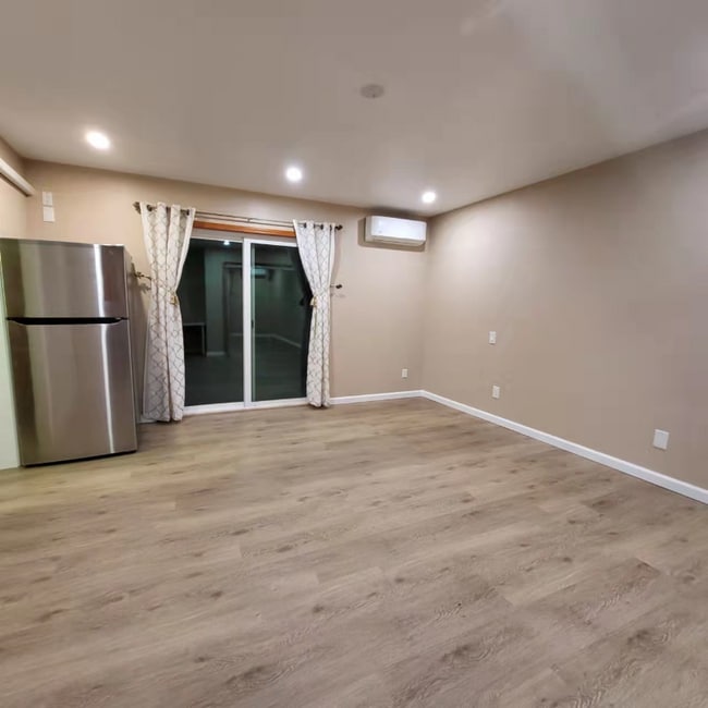 Building Photo - 1871 Peach Pl