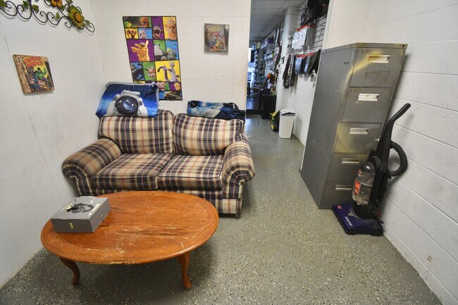 Building Photo - 3204 Ferndale Dr