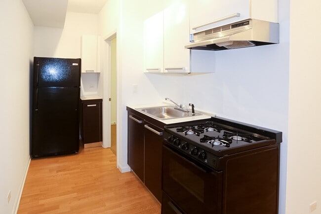 Building Photo - 5054 N Winthrop Ave