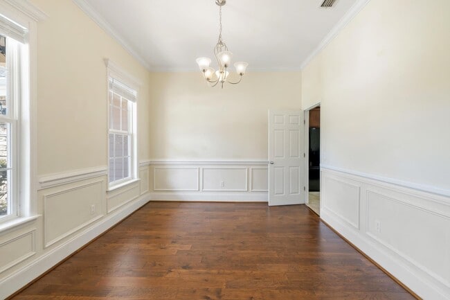 Foto del edificio - 5633 Tecumseh Dr